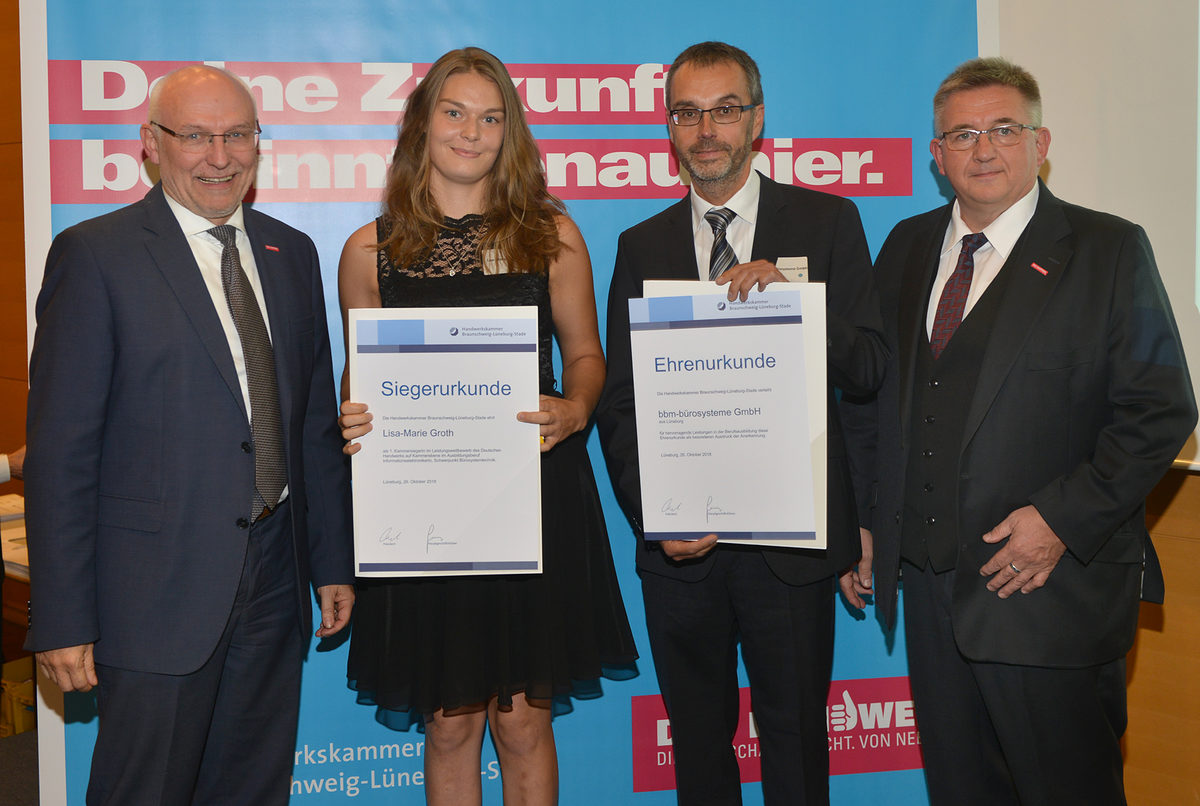 Lisa-Marie Groth aus Lutzhorn ist die beste Informationselektronikerin im Kammerbezirk. Sie hat ihre Ausbildung bei bbm-bürosysteme GmbH in Lüneburg absolviert. Lisa-Marie Groth aus Lutzhorn ist die beste Informationselektronikerin im Kammerbezirk. Sie hat ihre Ausbildung bei bbm-bürosysteme GmbH in Lüneburg absolviert.