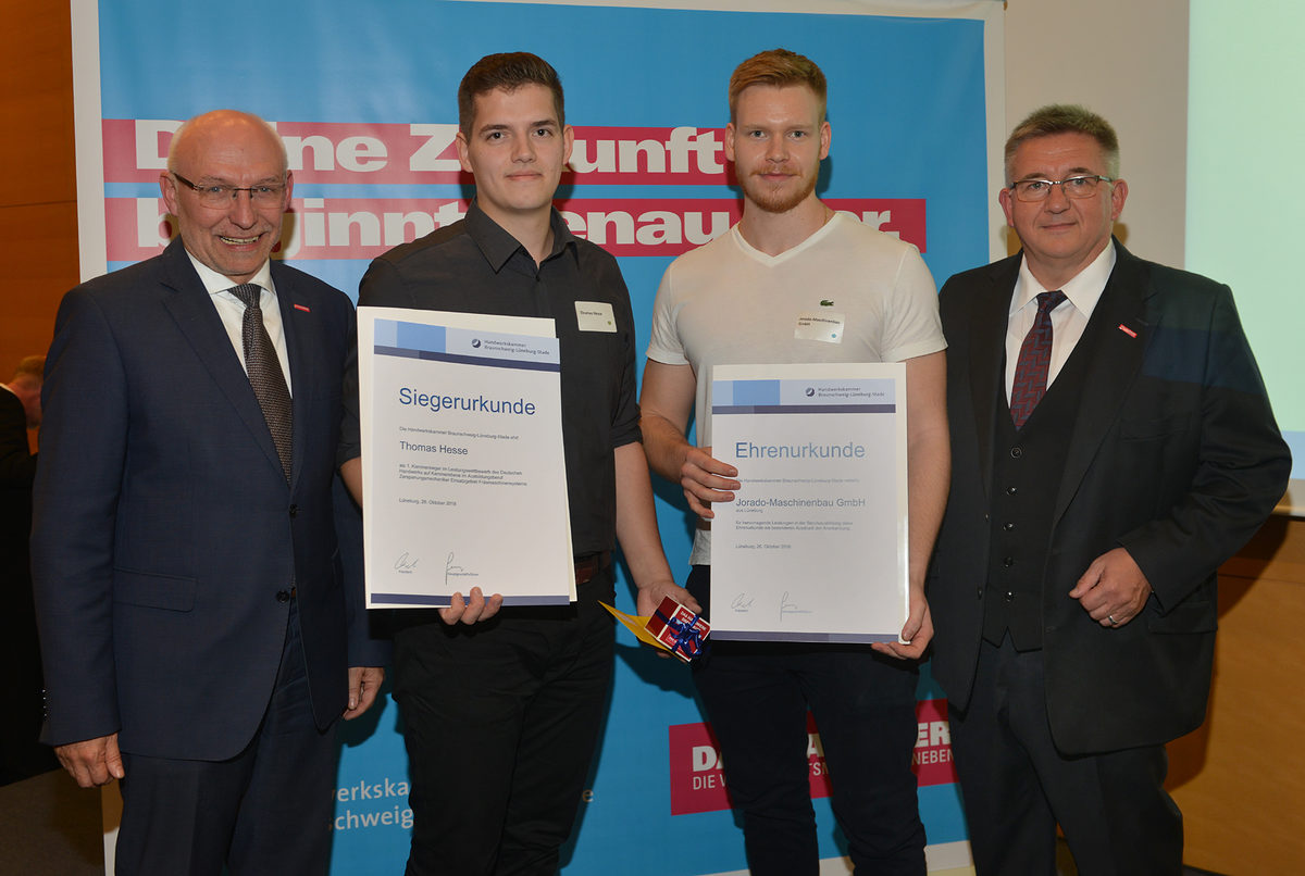 Thomas Hesse aus Reppenstedt ist der beste Zerspanungsmechaniker im Kammerbezirk. Er hat seine Ausbildung bei Jorado-Maschinenbau GmbH in Lüneburg absolviert. Thomas Hesse aus Reppenstedt ist der beste Zerspanungsmechaniker im Kammerbezirk. Er hat seine Ausbildung bei Jorado-Maschinenbau GmbH in Lüneburg absolviert.