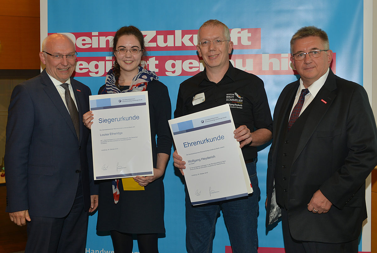Louisa Etheridge aus Stade ist die beste Konditorin im Kammerbezirk. Sie hat ihre Ausbildung bei Wolfgang Heyderich in Stade absolviert. Louisa Etheridge aus Stade ist die beste Konditorin im Kammerbezirk. Sie hat ihre Ausbildung bei Wolfgang Heyderich in Stade absolviert.