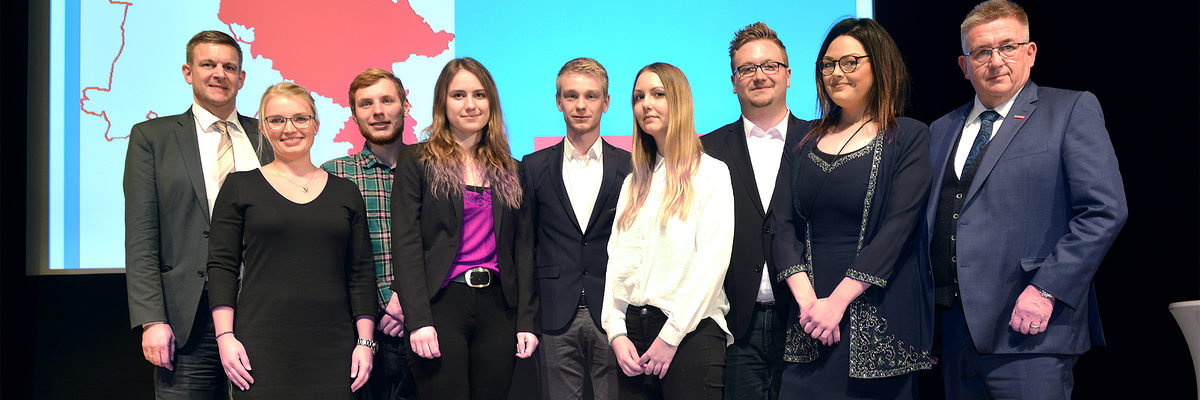Die Landessieger im Leistungswettbewerb des Deutschen Handwerks mit Matthias Steffen (links) und Detlef Bade (rechts). Die Landessieger im Leistungswettbewerb des Deutschen Handwerks mit Matthias Steffen (links) und Detlef Bade (rechts).