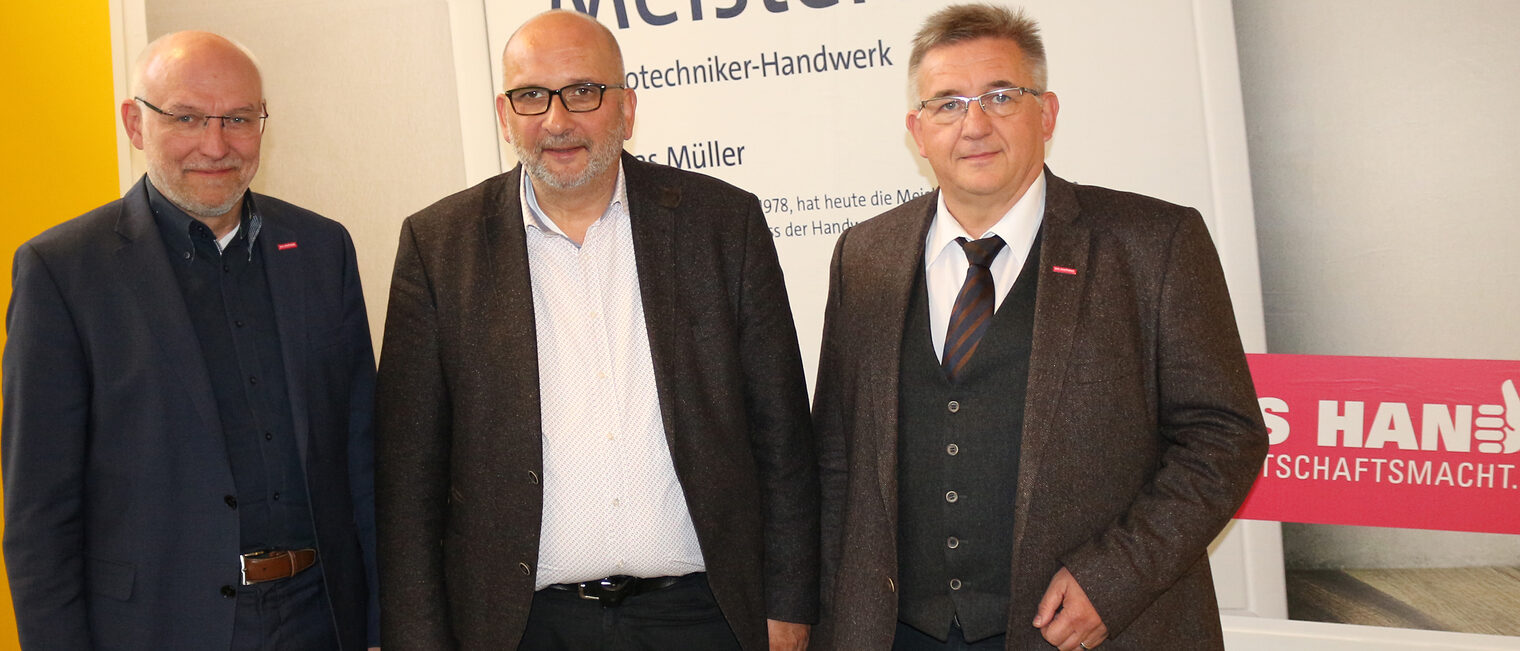 Der Landtagsabgeordnete Detlev Schulz-Hendel (Mitte) mit Detlef Bade (rechts) und Eckhard Sudmeyer.