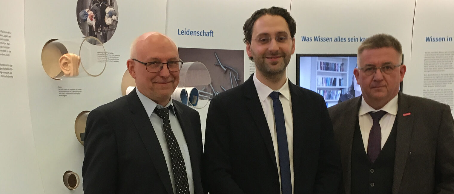 Eckhard Sudmeyer, Dr. Benjamin W. Schulze, Detlef Bade (v.l.) Eckhard Sudmeyer, Dr. Benjamin W. Schulze, Detlef Bade (v.l.)