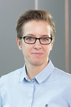 Ihre Ansprechpartnerin ist Ihnen bei Fragen gern behilflich Ihre Ansprechpartnerin ist Ihnen bei Fragen gern behilflich