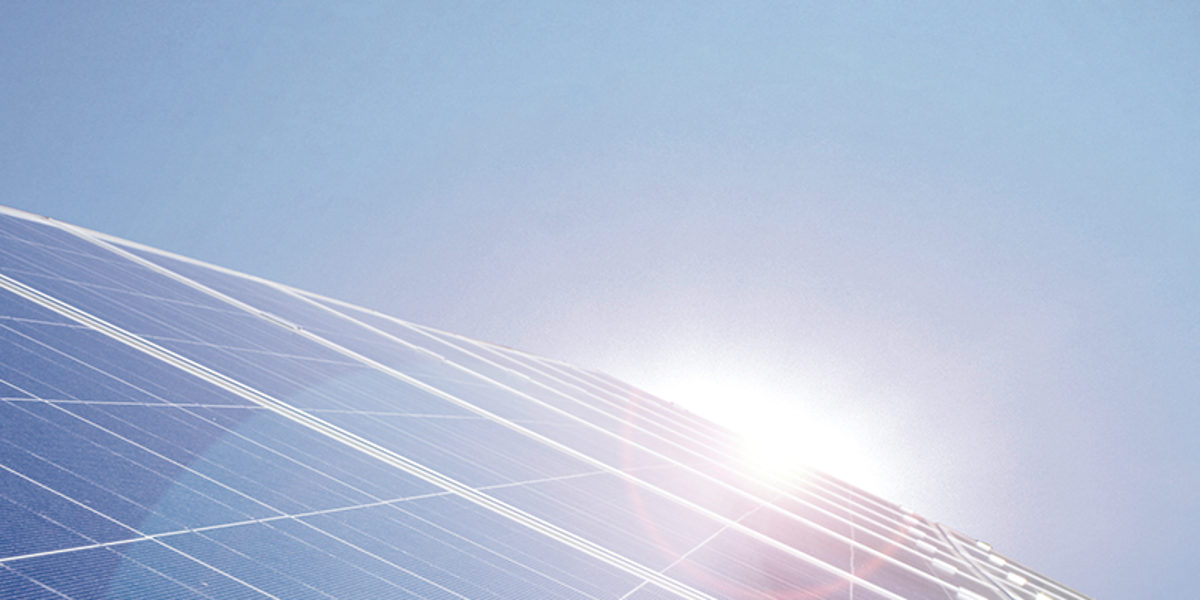 Solarzellen und Windrad Solarzellen und Windrad Schlagwort(e): Solar, Solarenergie, Photovoltaik, Windenergie, Sonne, Strom, Energie, EEG, sonnenuntergang, windkraft, windkraftanlage, Solarzelle, Fotovoltaik, Thermie windkraftwerk, windpark, Solar, Panel, Solaranlage, alternativ, energie, wärme, abendstimmung, abend, regenerativ, regenerative energie, umweltfreundlich, Rot, orange, Stimmung, Power, turbine, himmel, gold, gluehen, blau