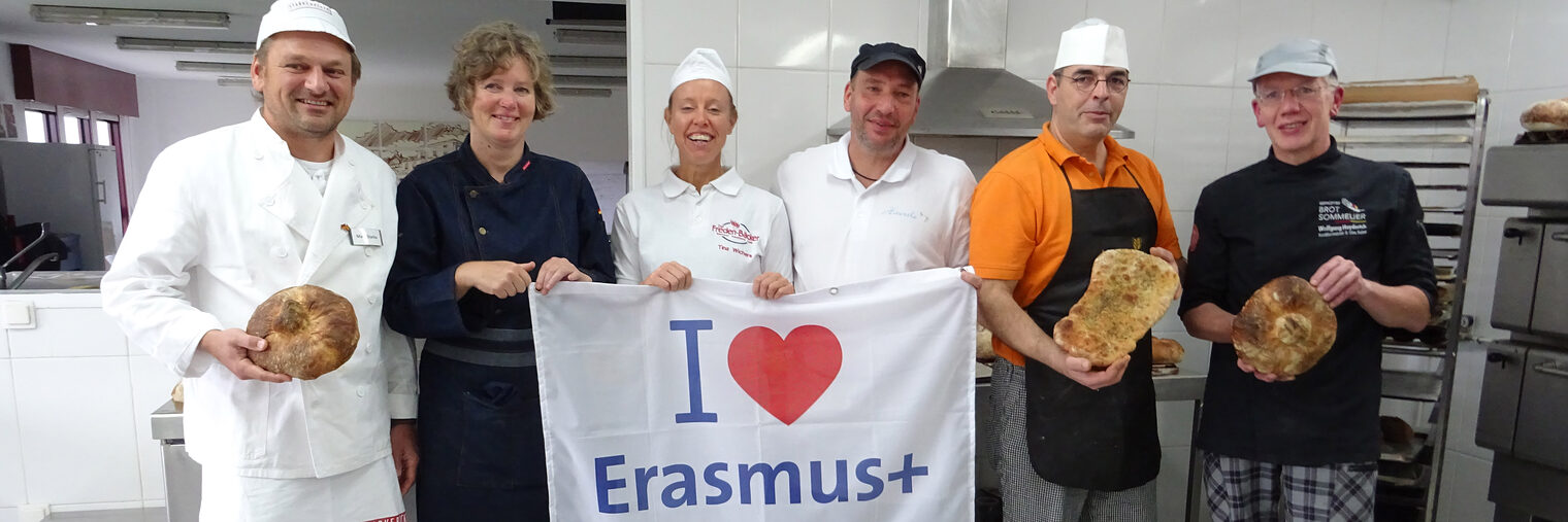 Die Teilnehmenden der Ausbilderhospitation in der spanischen Backstube.