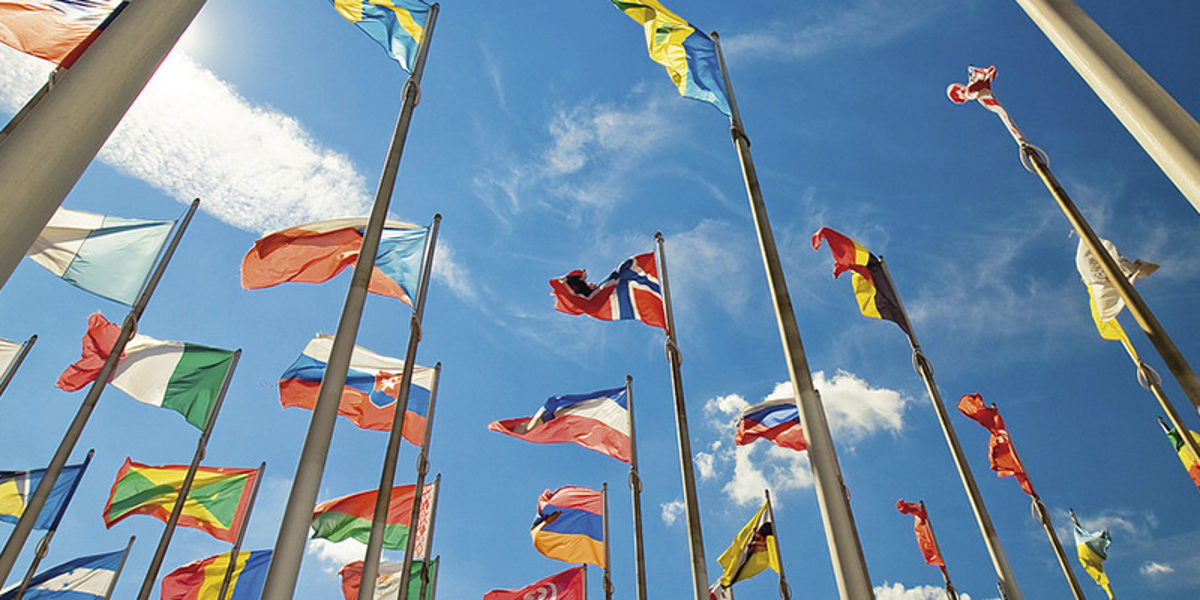 Messe, Fahnen, International, Außenwirtschaft, blau, Querformat, Global, Welt, weltweit, Flagge, Flaggen