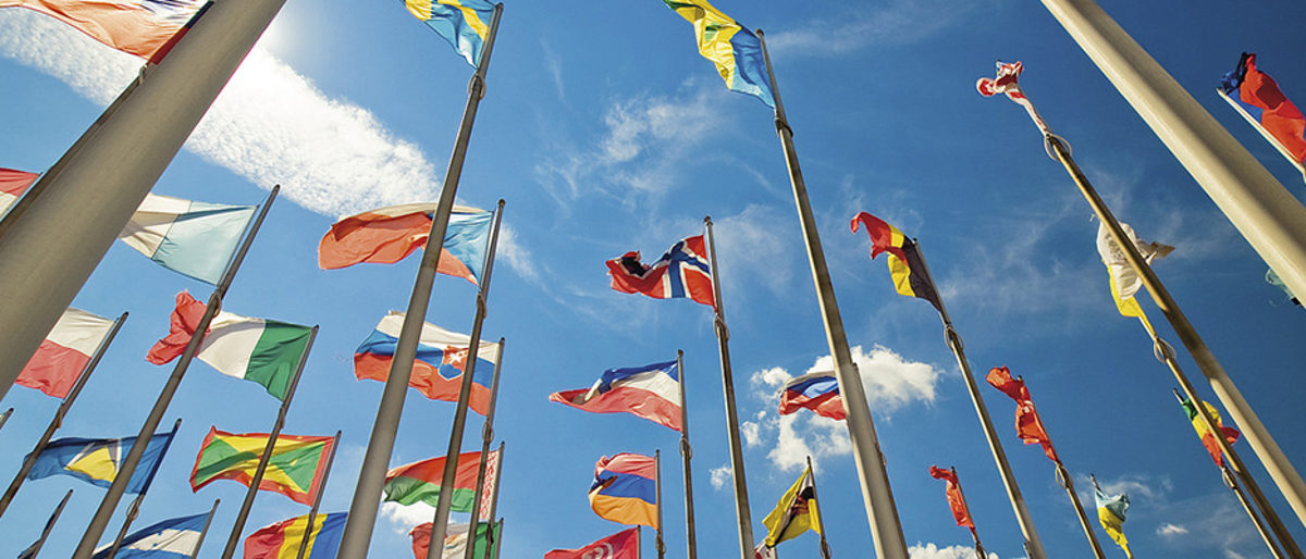 Messe, Fahnen, International, Außenwirtschaft, blau, Querformat, Global, Welt, weltweit, Flagge, Flaggen