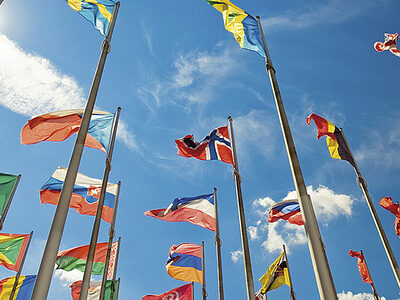 Messe, Fahnen, International, Außenwirtschaft, blau, Querformat, Global, Welt, weltweit, Flagge, Flaggen