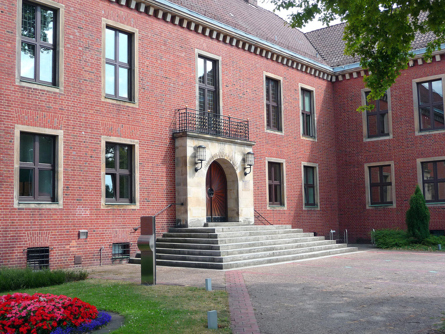 Handwerkskammr, Kammergebäude, Hauptverwaltung, Lüneburg, Standort, Eingang, Innenhof