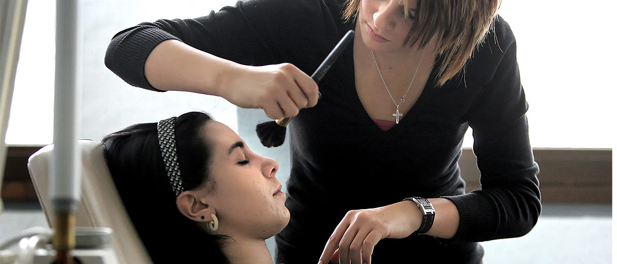 Friseur, Kosmetik, Schminken, Make-Up, Friseursalon, Kosmetiksalon, Friseurin