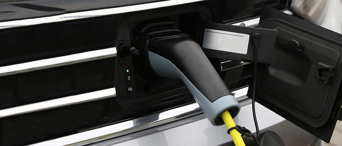 Elektroauto an der Ladestation Elektroauto an der Ladestation