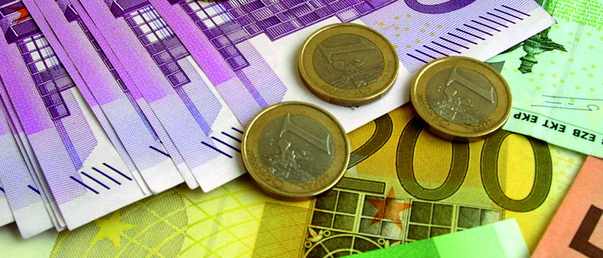 Finanzen, Kapital, Geld, Euro, Münzen, Scheine, Querformat, Cent, Förderung, Finanzielle Förderung, Kredit, Stipendium