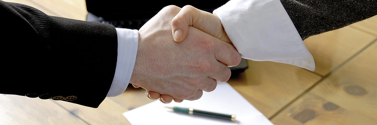 Schiedsstelle, Sachverständige, Hände schütteln, Einigung, Hand, Vertragsabschluss