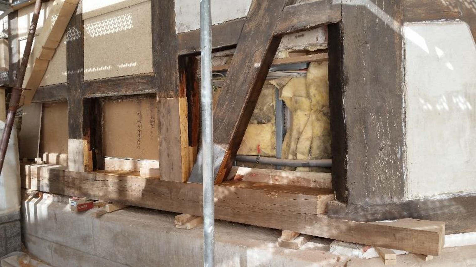 Das instandgesetzte Fachwerk an der Burgplatzfassade mit Sicht auf die Hauptschwelle