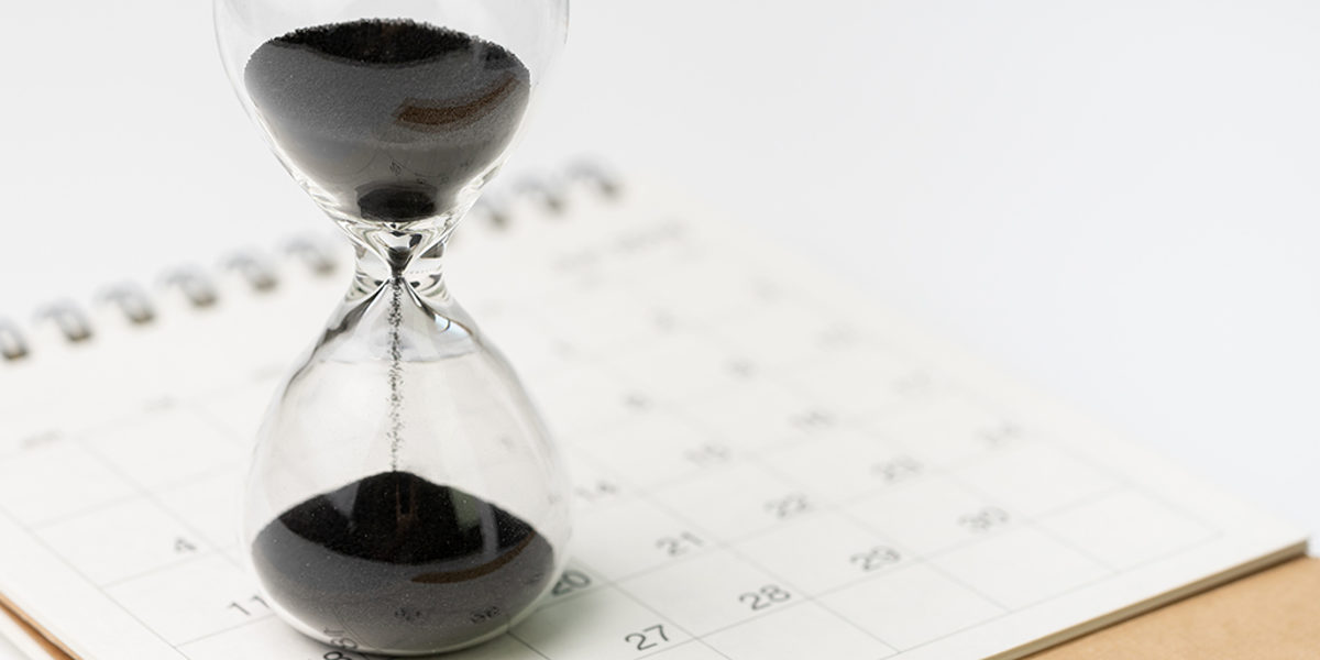 Sanduhr auf Kalender Sanduhr auf Kalender
