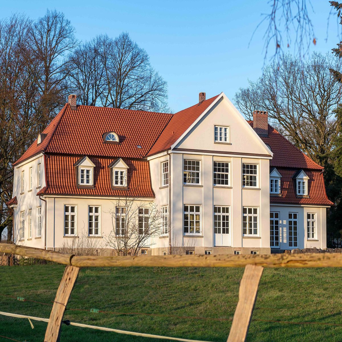 Für die Fensterrestauration auf Gut Heinsen bekam die Tischlerei Dittmer aus Amt Neuhaus den Handwerkerpreis im Denkmalschutz.