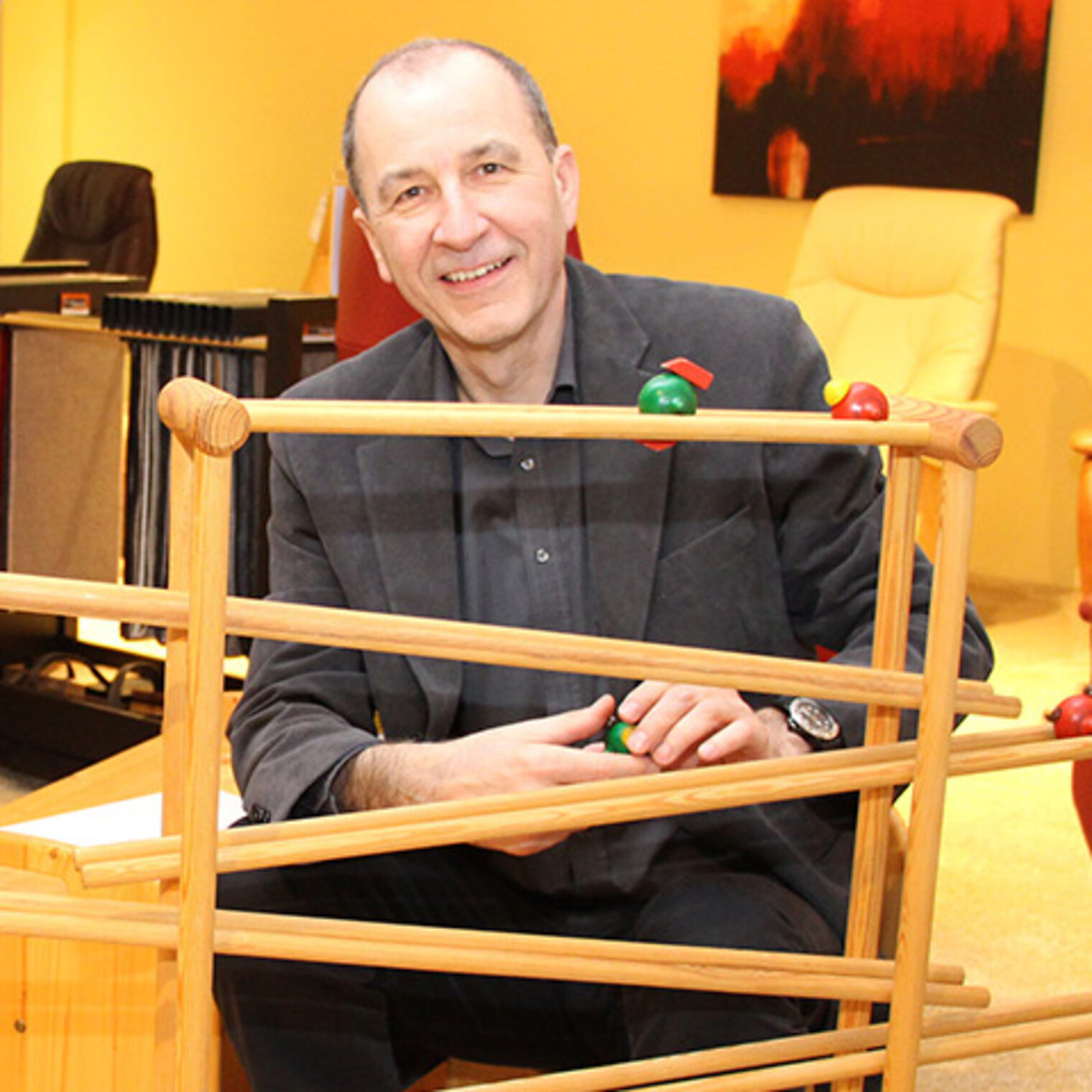 Auf Kinder eingestellt: Siegfried Tippel hat in seinem Möbelhaus extra eine Spielecke eingerichtet für Kinder seiner Mitarbeiter