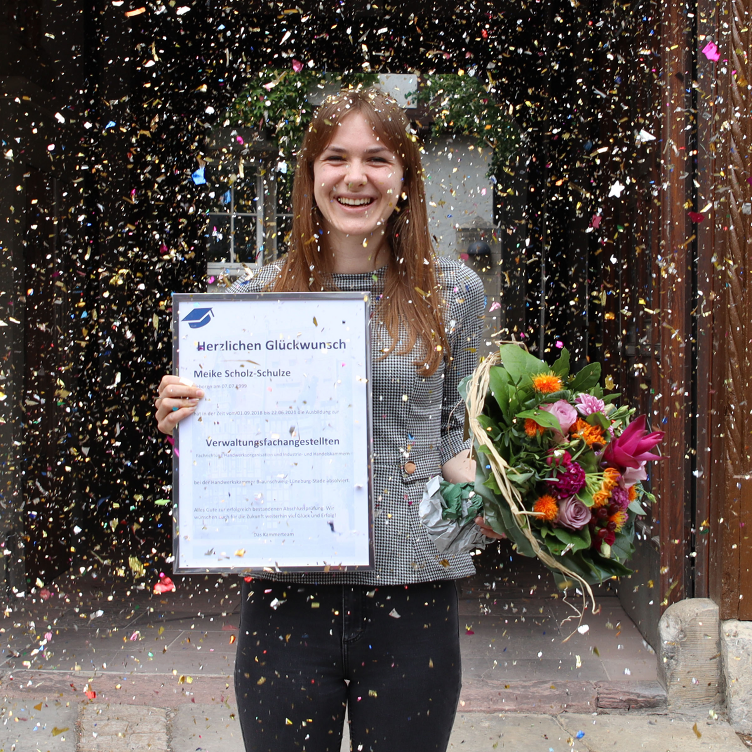 Maike Scholz-Schulze hat ihre Ausbildung zur Verwaltungsfachangestellten (HWK/IHK) erfolgreich bestanden.