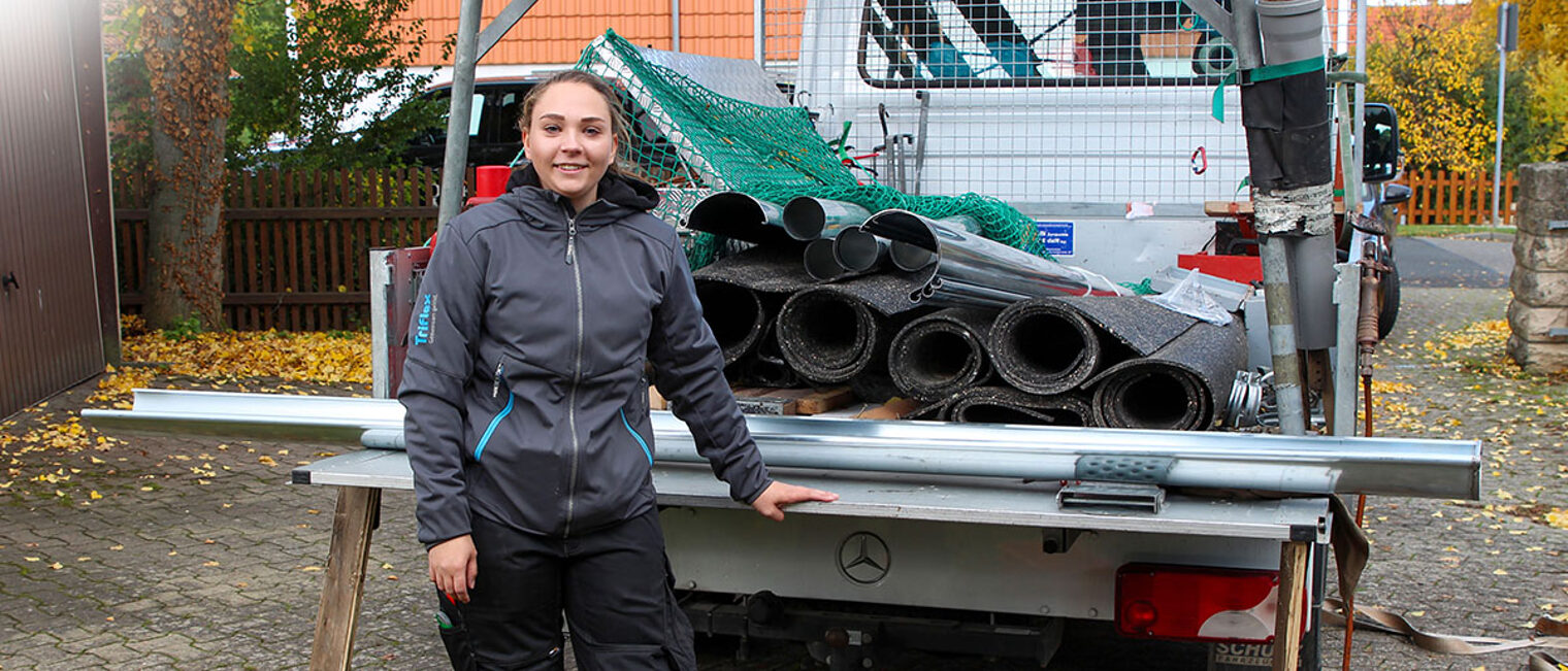 Mit 22 Jahren ist Lilly Wiegel eine der jüngsten Meisterinnen. Mit 22 Jahren ist Lilly Wiegel eine der jüngsten Meisterinnen im Dachdeckerhandwerk.