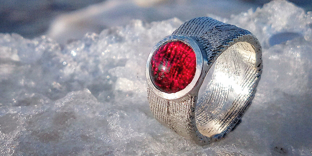 Granatring - Sabine Lang, Goldschmiedin und Dipl. Produkt- und Schmuckdesignerin Granatring - Sabine Lang, Goldschmiedin und Dipl. Produkt- und Schmuckdesignerin