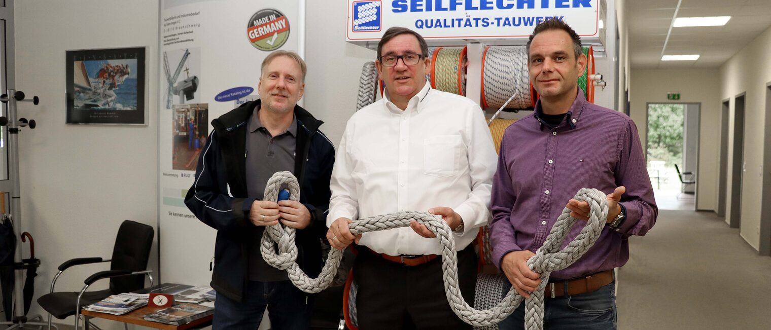 Das Geschäftsführungsteam der Seilflechter-Tauwerk GmbH: Andreas Halle (Mitte) mit Rainer Sattler (l.) und Andreas Pflaum (r.).