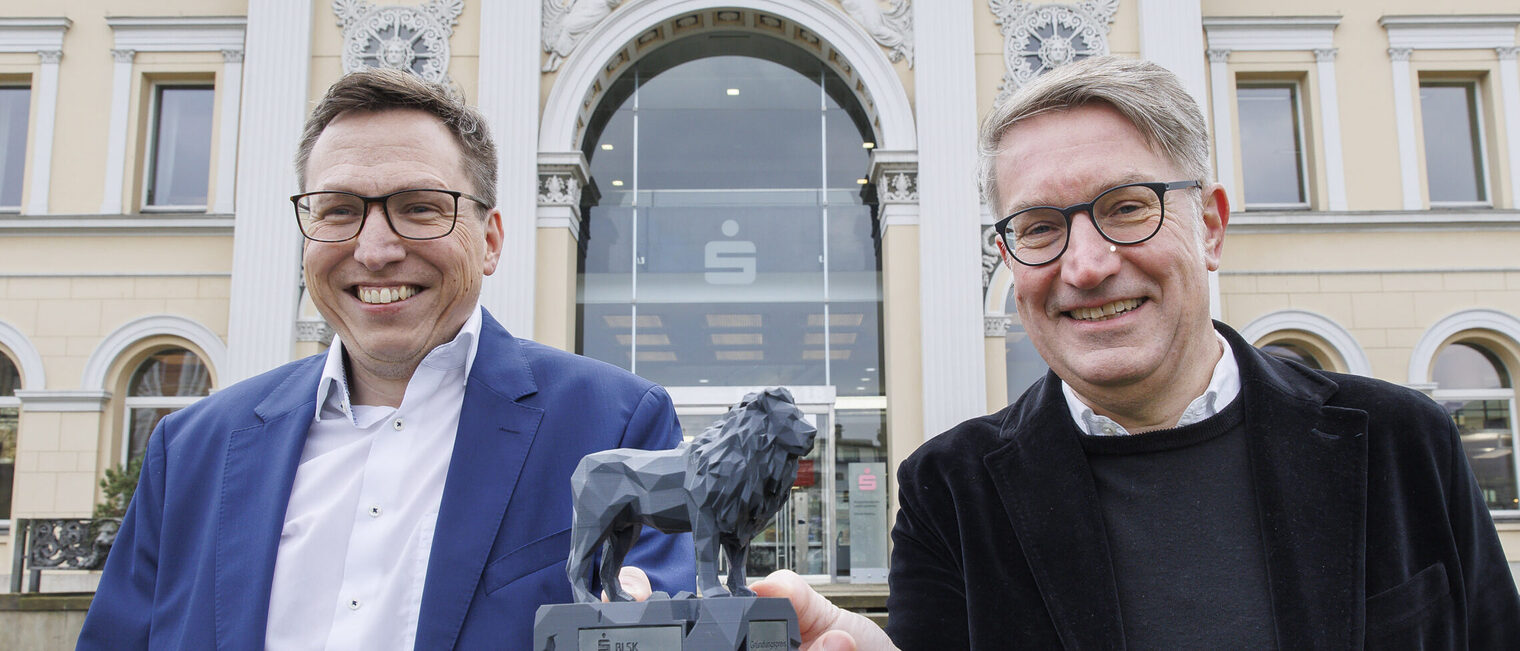 Gunnar Stratmann (l.), Leiter Firmenkunden bei der BLSK, und Gerold Leppa, Geschäftsführer der Braunschweig Zukunft GmbH, laden erneut junge Unternehmen ein, sich für den Gründungspreis Braunschweig zu bewerben.