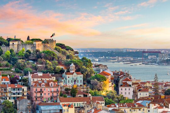 Skyline von Portugal beim Sonnenuntergang am Castelo de São Jorge