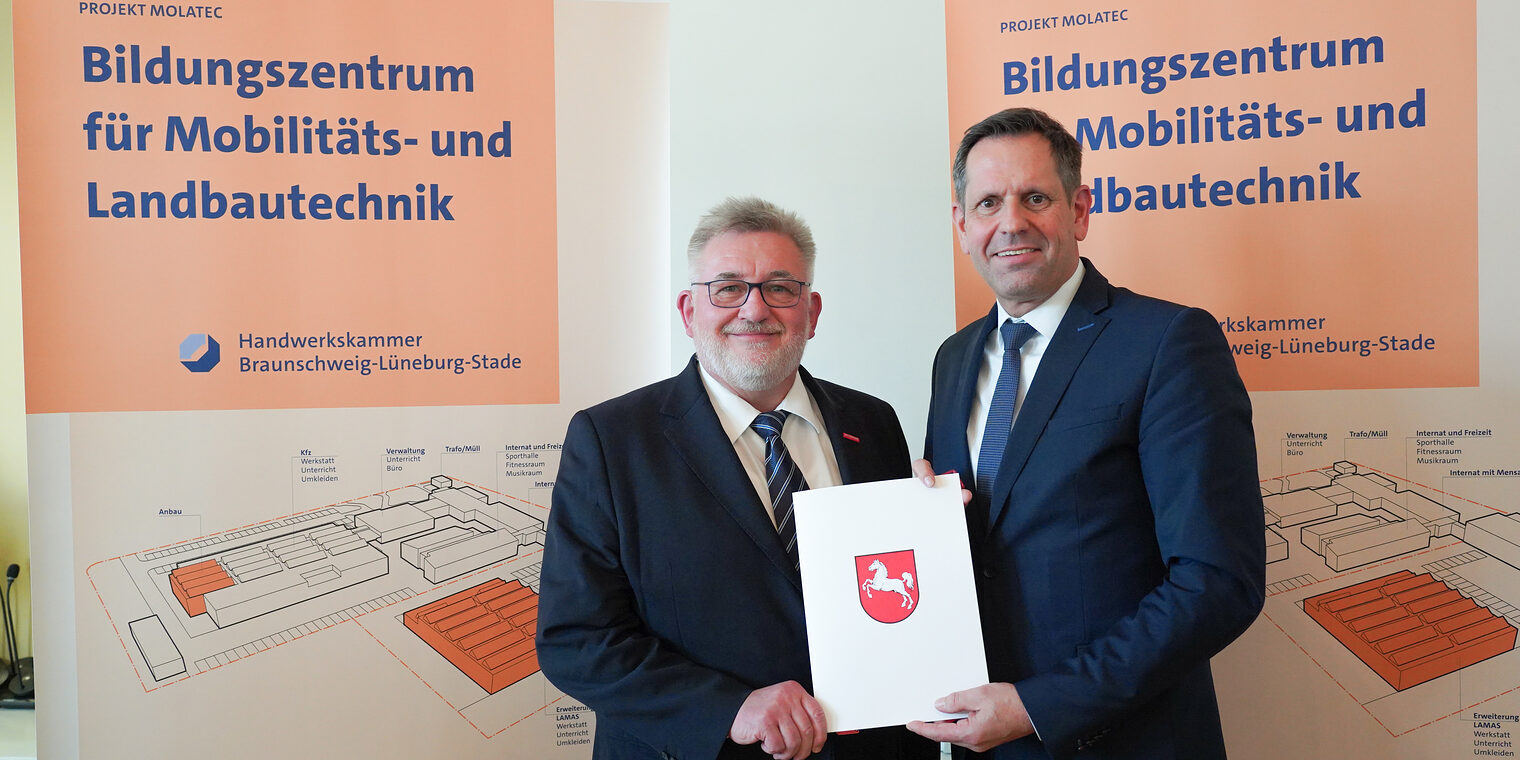 Detlef Bade, Präsident der Handwerkskammer Braunschweig-Lüneburg-Stade, und Minister Olaf Lies.