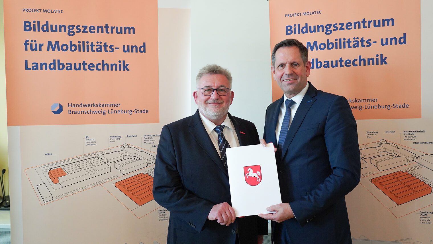 Detlef Bade, Präsident der Handwerkskammer Braunschweig-Lüneburg-Stade, und Minister Olaf Lies.