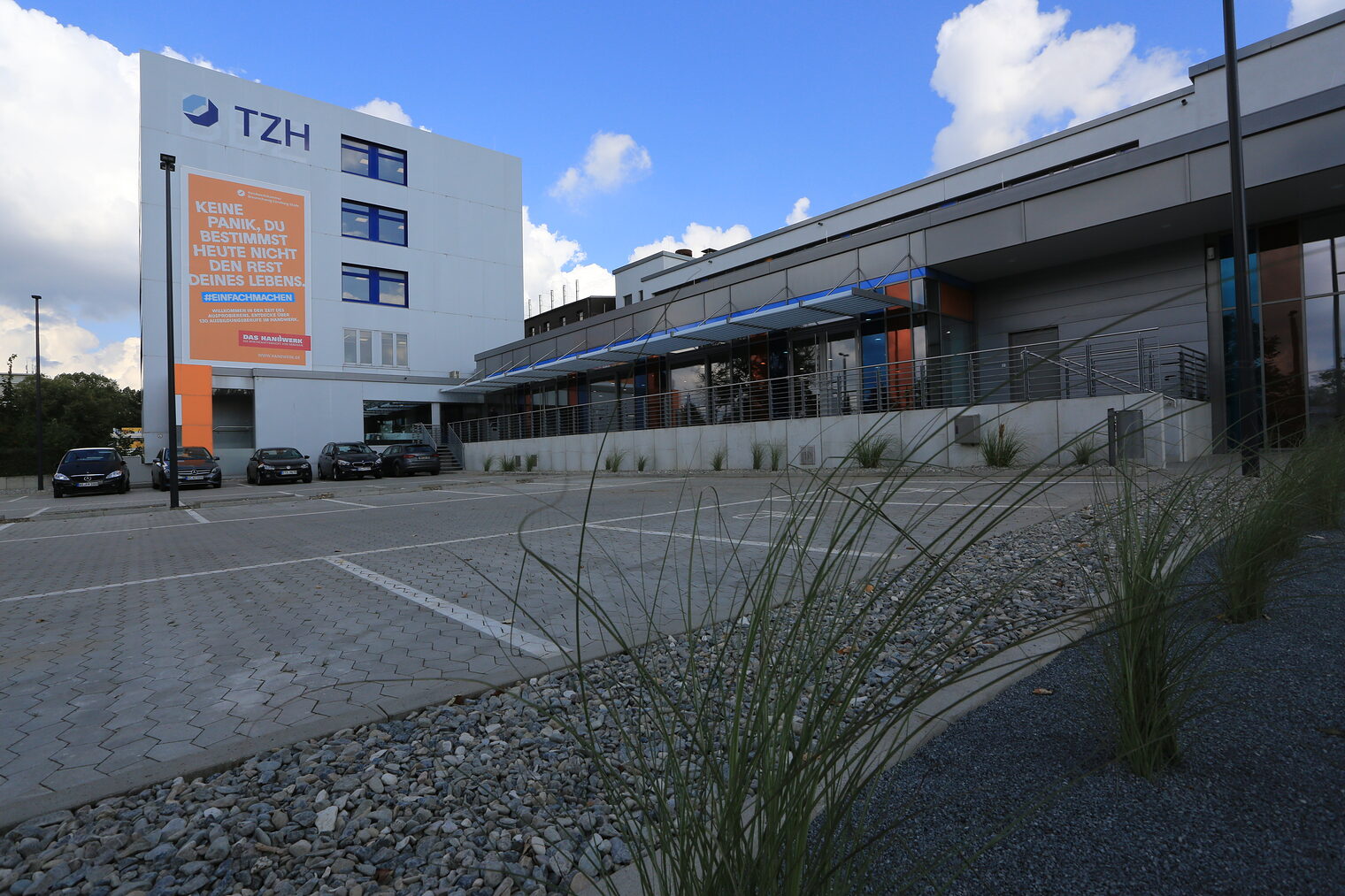 TZH, Technologiezentrum, Braunschweig, Bildungszentrum, Außenanlage, Außenansicht