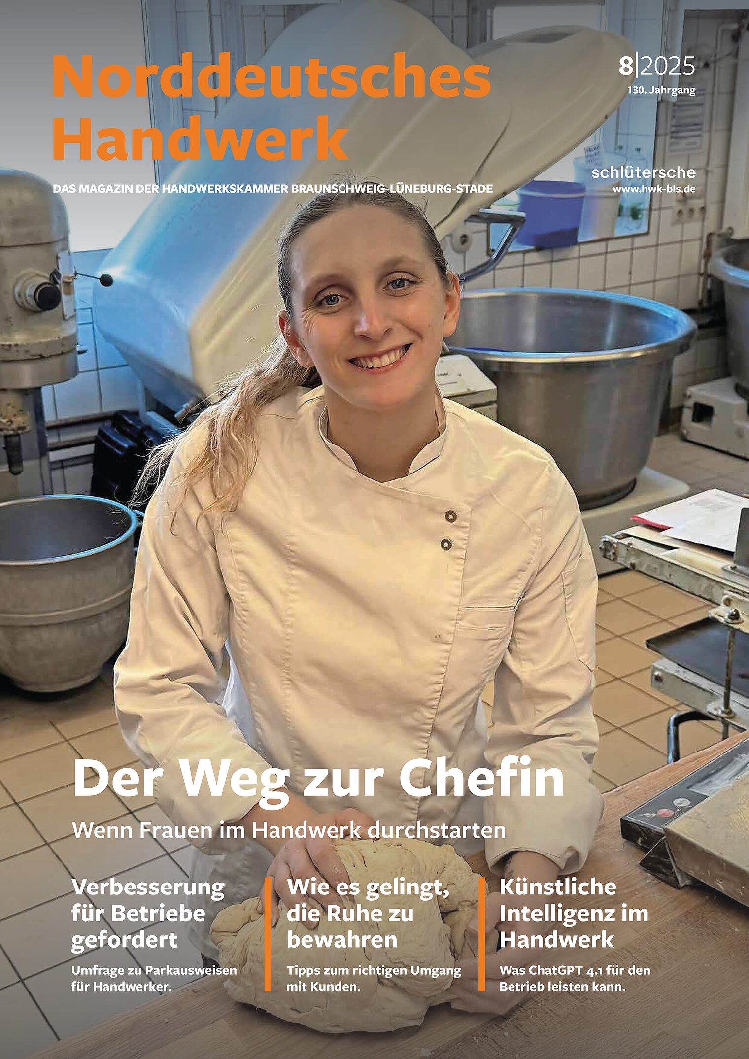 Titelbild des Magazins „Norddeutsches Handwerk“ 8/2025 mit Bäckerin in der Backstube