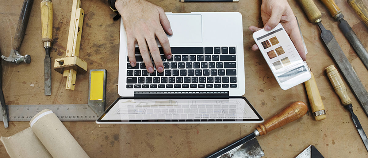 Macbook, Laptop, Handy, Smartphone, Werkbank, Werkzeug, Digitalisierung, Werkstatt, Internet
