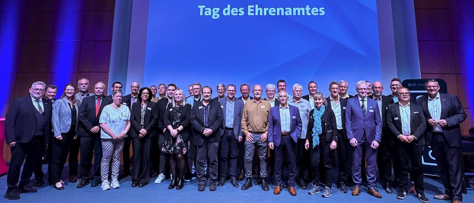 Gruppenfoto der Teilnehmenden beim Tag des Ehrenamtes der Handwerkskammer Braunschweig-Lüneburg-Stade
