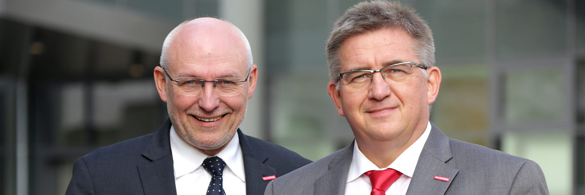 Hauptgeschäftsführer Eckhard Sudmeyer und Präsident Detlef Bade (r.)