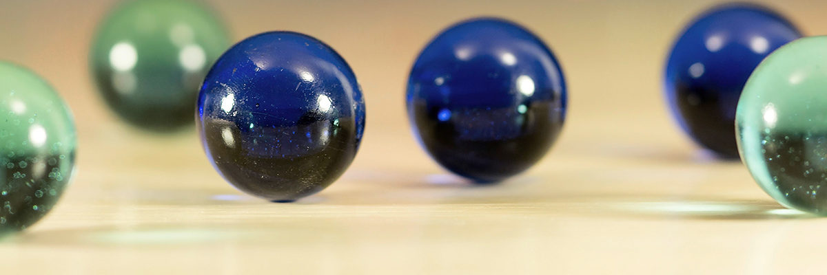Glasmurmel, bunt, grün, blau, Praxiszentrum für Kreativität und Gestaltung, Farbe