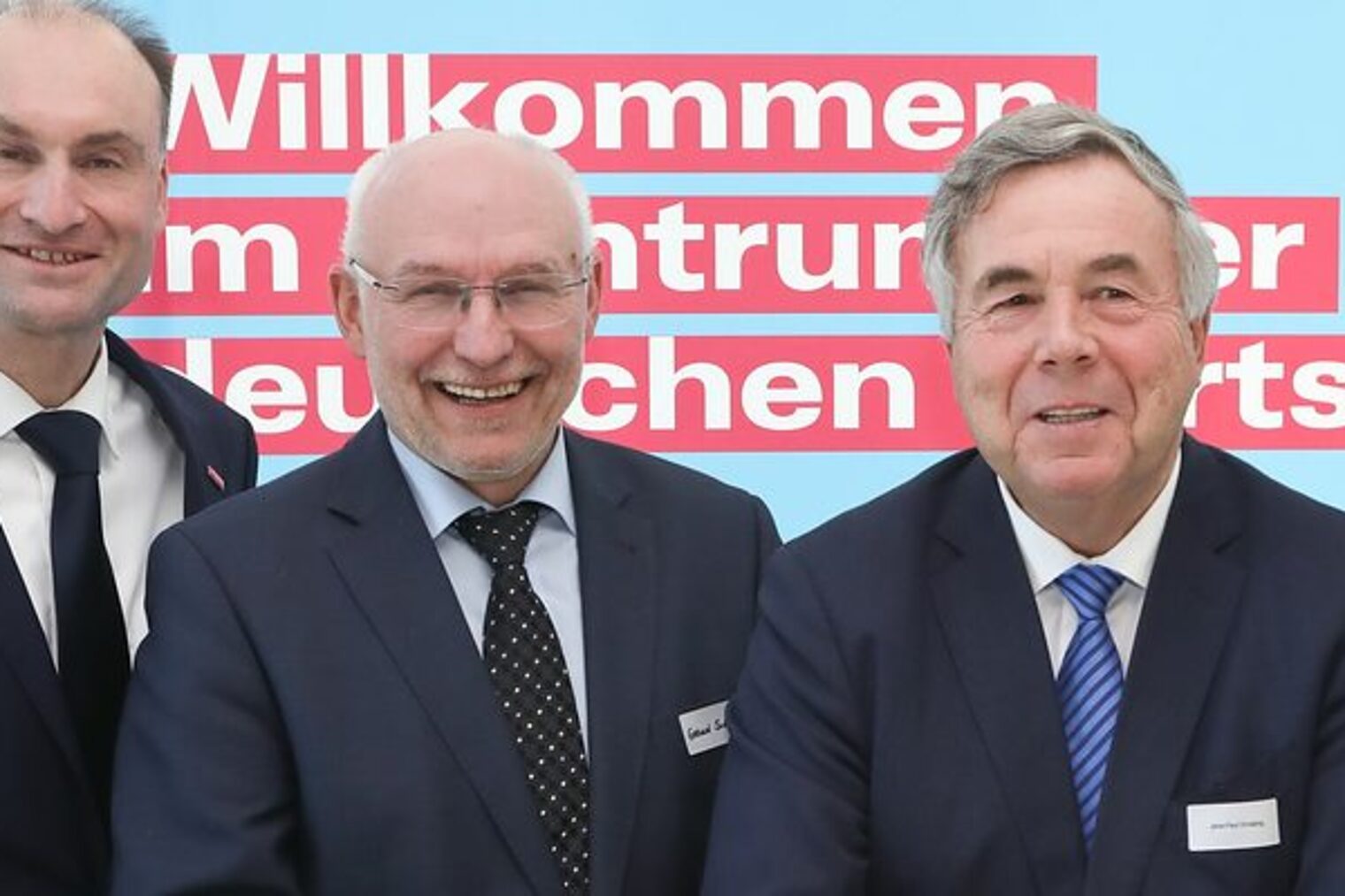Startschuss zum gemeinsamen Fachkräftezentrum Freuen sich über den gelungenen Start des Verbundprojekts Fachkräftezentren Handwerk: Hartmut Drexel, Eckhard Sudmeyer, Jans-Paul Ernsting und Andreas Keller (v.l.n.r.)