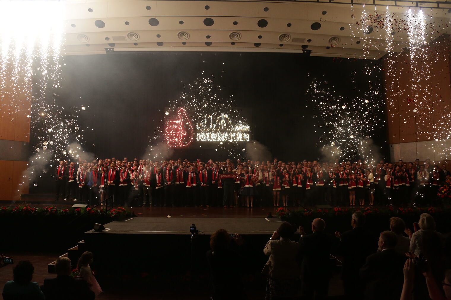 Meisterfeier 2018, Meister, Schmuckmeisterbrief, Abschlussbild, Braunschweiger Stadthalle