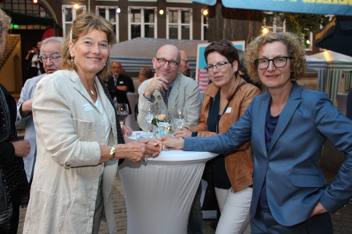 Claudia Gorille (NDR), Dr. Andreas Döring, Stefanie Druschke, Heike Pöppelmann (Braunschweigisches Landesmuseum) (v.l.) Claudia Gorille (NDR), Dr. Andreas Döring, Stefanie Druschke, Heike Pöppelmann (Braunschweigisches Landesmuseum) (v.l.)
