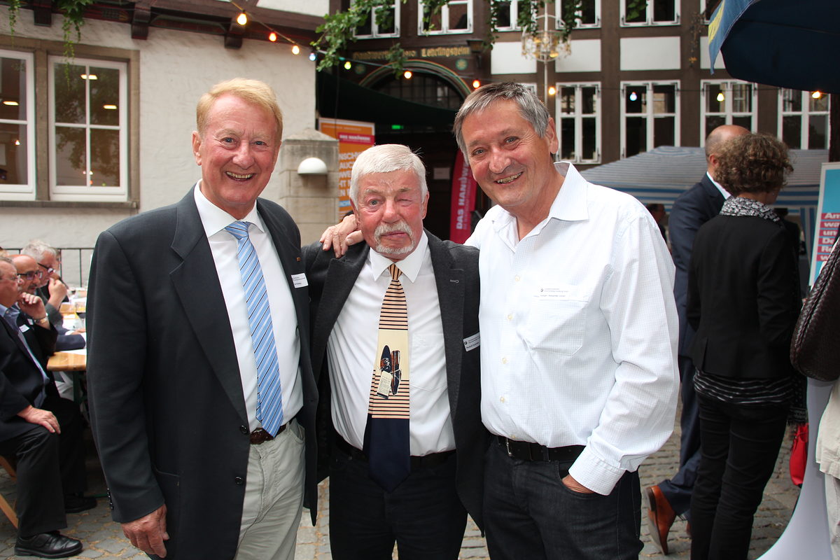 Obermeister Günter Richtsteig, Ehrenobermeister Rudolf Goerke, Obermeister Rüdiger-Alexander Jockel (v.l.) Obermeister Günter Richtsteig, Ehrenobermeister Rudolf Goerke, Obermeister Rüdiger-Alexander Jockel (v.l.)