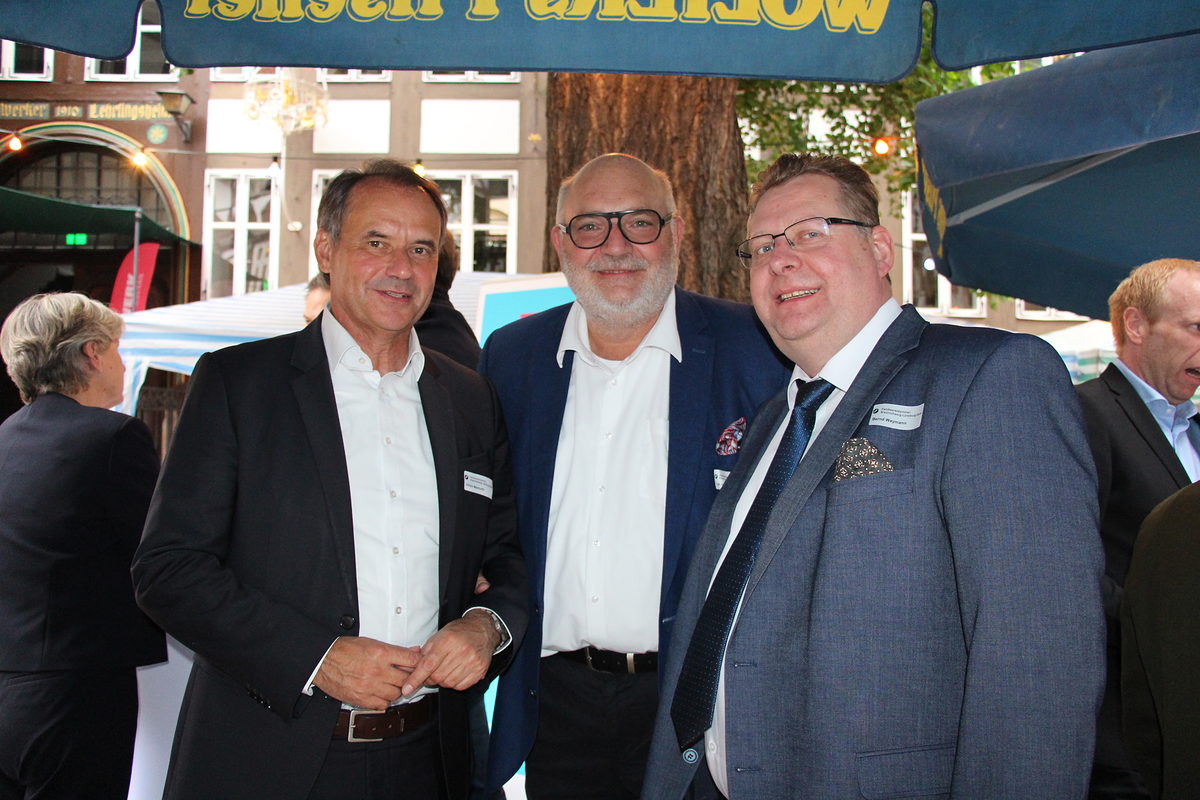 Oberbürgermeister Ulrich Markurth, Olaf Jeschke (AAI), Bernd Weymann (DEHOGA) (v.l.) Oberbürgermeister Ulrich Markurth, Olaf Jeschke (AAI), Bernd Weymann (DEHOGA) (v.l.)