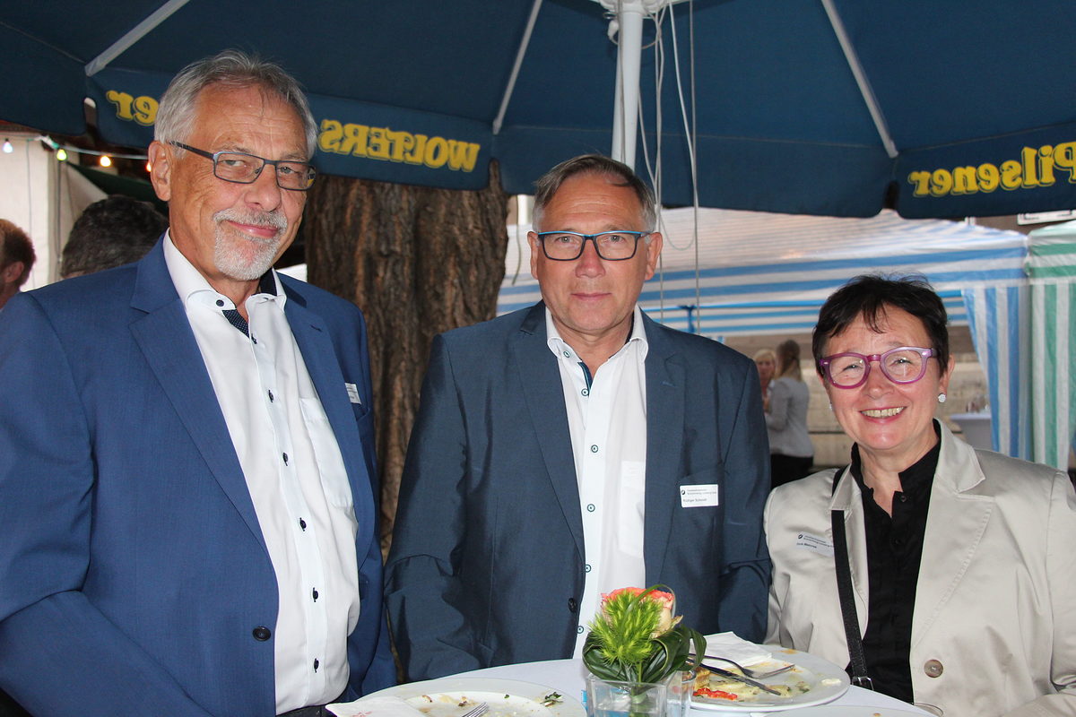 Harald Eitge, Rüdiger Schmidt, Doris Masurek (Oskar Kämmer Schule) (v.l.) Harald Eitge, Rüdiger Schmidt, Doris Masurek (Oskar Kämmer Schule) (v.l.)