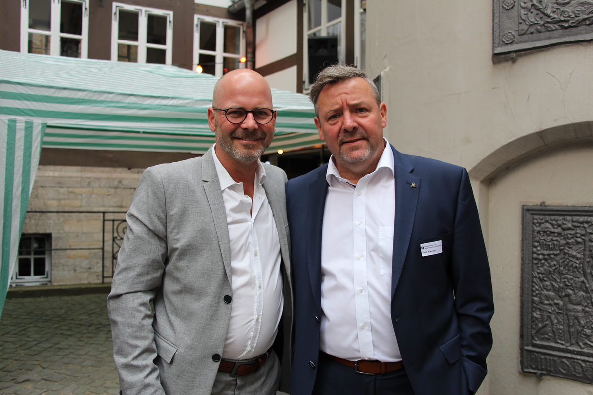 Lutz Scheibner und Frank Klamroth (v.l.) Lutz Scheibner und Frank Klamroth (v.l.)