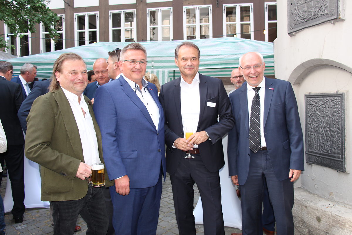 Dr. Andreas Bierich (Kreishandwerkerschaften Region Braunschweig-Gifhorn und Peine), Präsident Detlef Bade, Oberbürgermeister Ulrich Markurth und Hauptgeschäftsführer Eckhard Sudmeyer (v.l.) Die Kammerspitze mit OB Ulrich Markurth und KH-Geschäftsführer Dr. Andreas Bierich