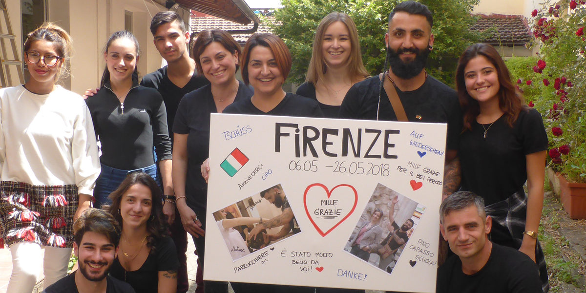 Gruppenbild Zehn Jahre Florenz Leonie Krämer (obere Reihe, 3. von rechts) und Burhan Mustafa (obere Reihe, 2. von rechts) im Kreis ihrer italienischen Kolleginnen und Kollegen.