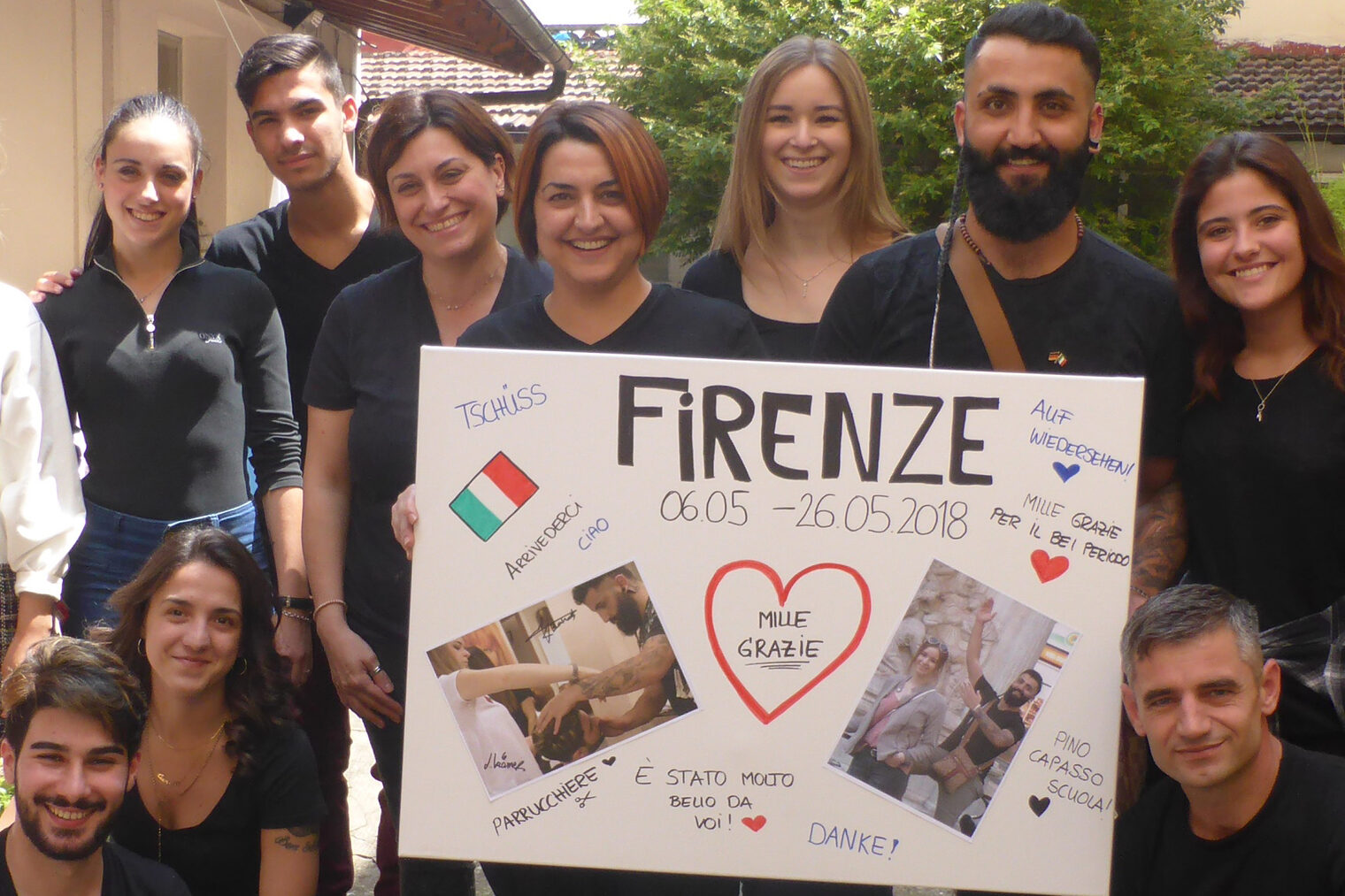 Gruppenbild Zehn Jahre Florenz Leonie Krämer (obere Reihe, 3. von rechts) und Burhan Mustafa (obere Reihe, 2. von rechts) im Kreis ihrer italienischen Kolleginnen und Kollegen.