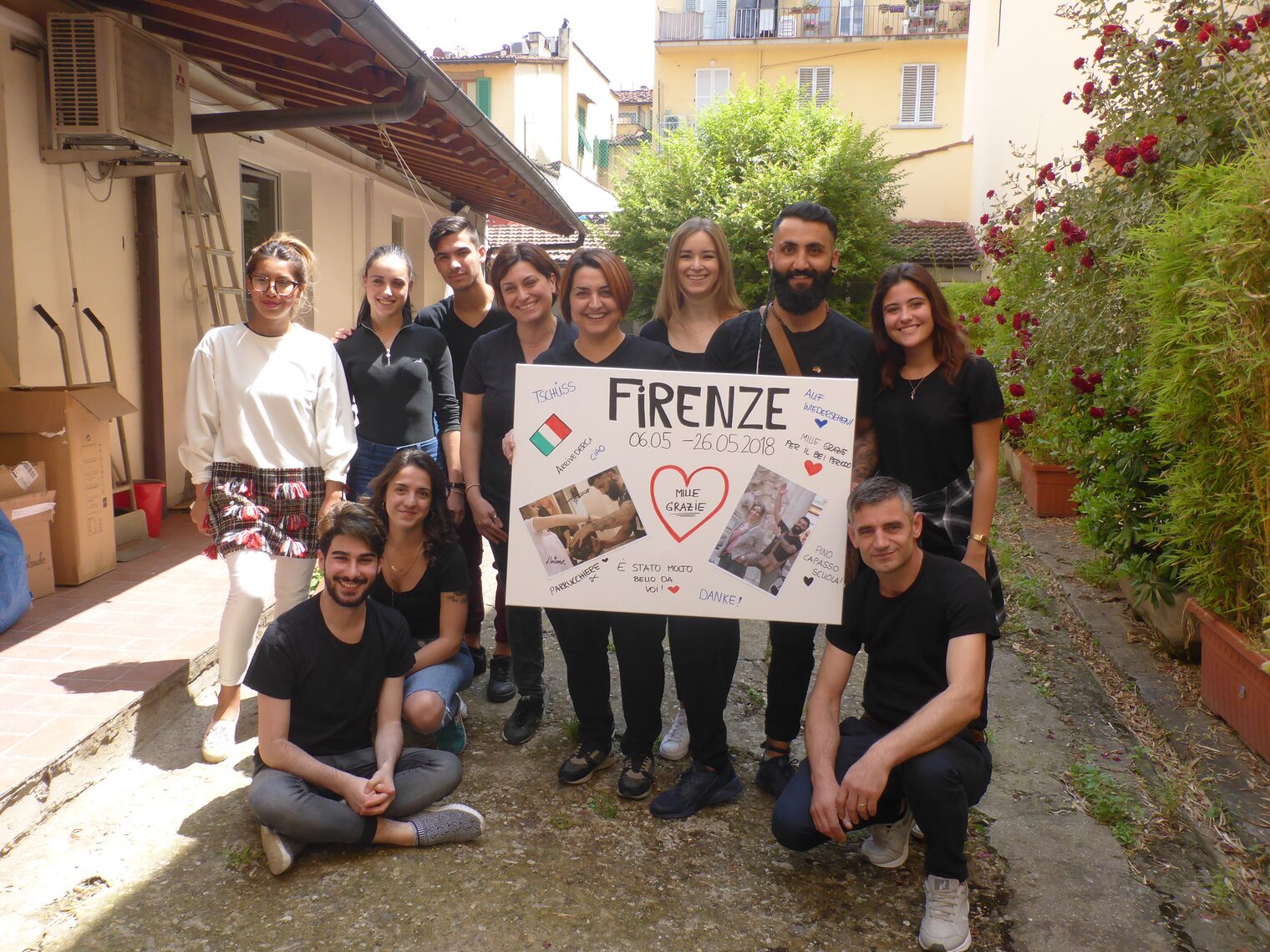 Leonie Krämer (obere Reihe, 3. von rechts) und Burhan Mustafa (obere Reihe, 2. von rechts) im Kreis ihrer italienischen Kolleginnen und Kollegen.