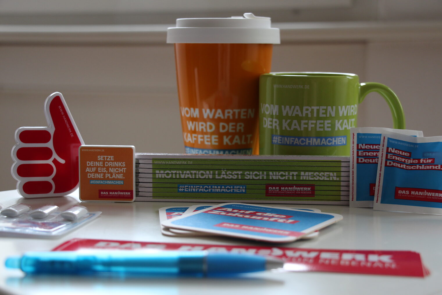 Werbemittel, Tasse, Kaffeebecher, Aufkleber, Give-Away, Geschenk, Imagekampagne, #einfachmachen