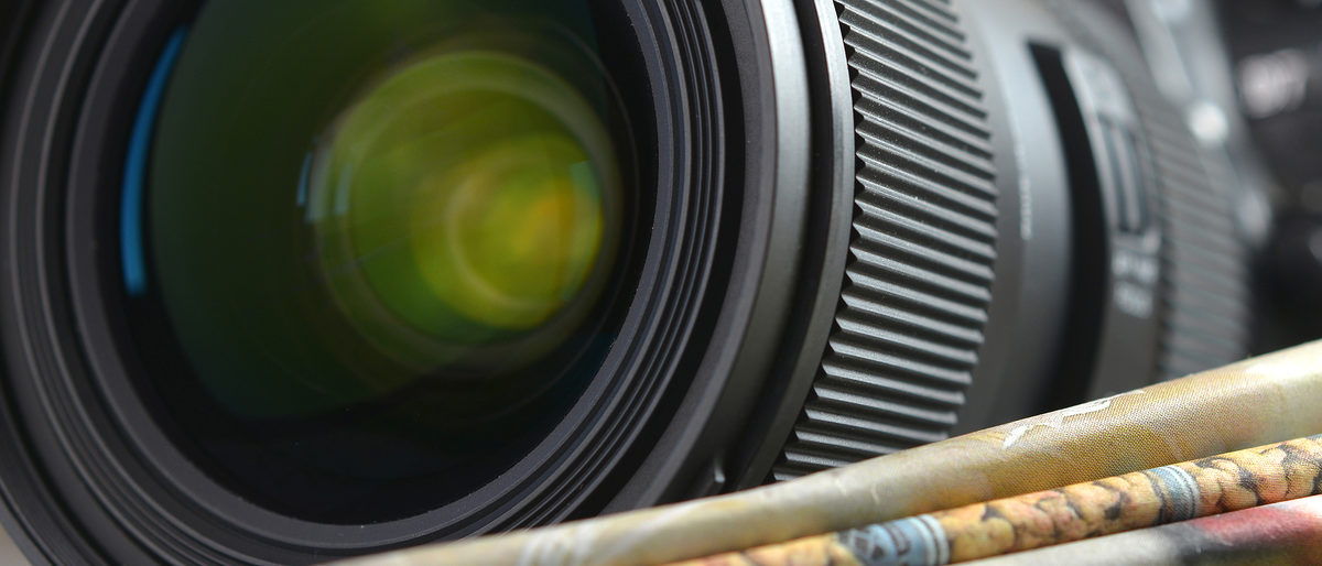 Fotoapparat auf Zeitungen Fotoapparat auf Zeitungen