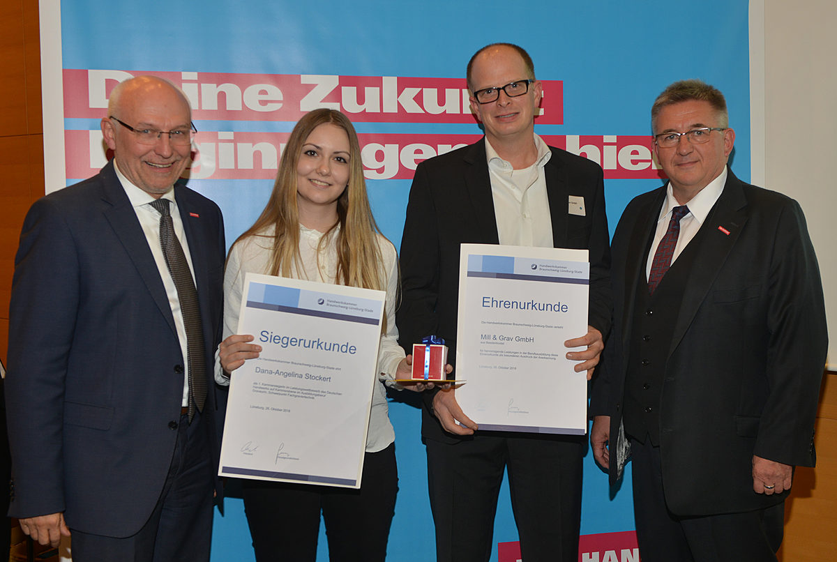 Dana-Angelina Stockert aus Lachendorf ist die beste Graveurin im Kammerbezirk. Sie hat ihre Ausbildung bei der Mill & Grav GmbH in Beedenbostel absolviert. Dana-Angelina Stockert aus Lachendorf ist die beste Graveurin im Kammerbezirk. Sie hat ihre Ausbildung bei der Mill & Grav GmbH in Beedenbostel absolviert.